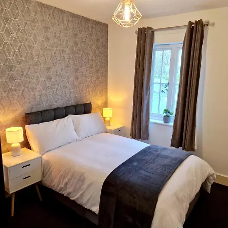 Entire Central 2 Bedroom *