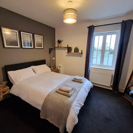 아파트 Entire Central 2 Bedroom 맬튼