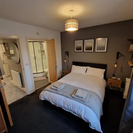 Entire Central 2 Bedroom 아파트 *