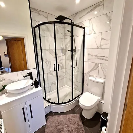아파트 Entire Central 2 Bedroom 맬튼