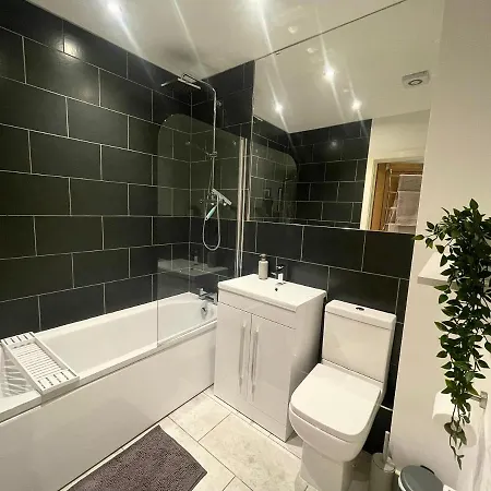 Entire Central 2 Bedroom 아파트 *